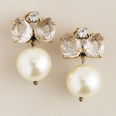 Bow pearl earrings product shot