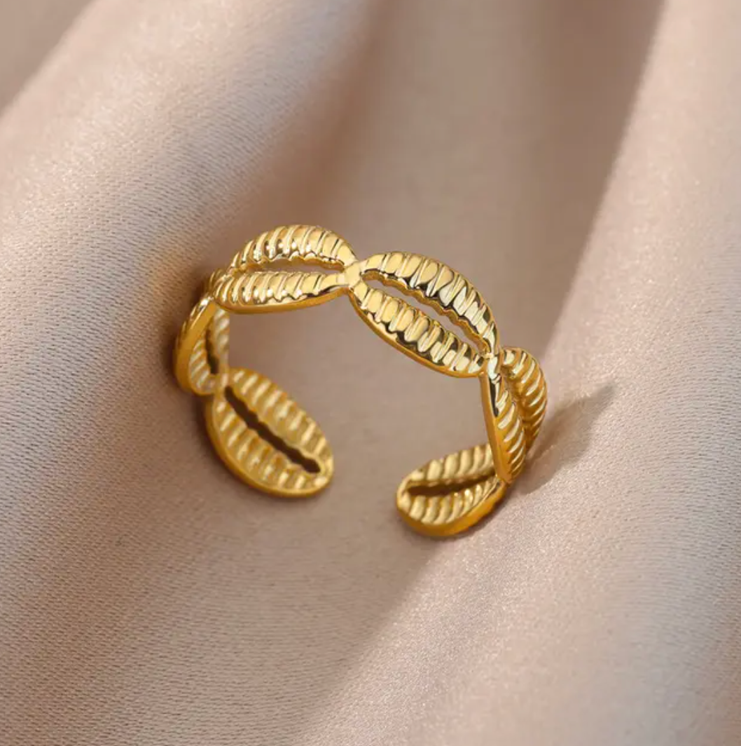 Gold shell ring product shot
