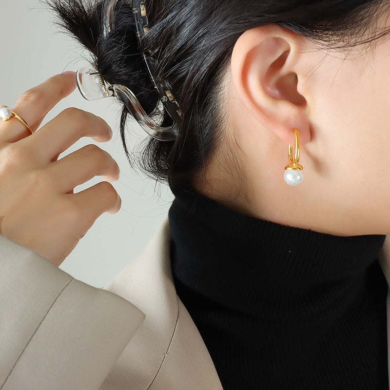 Geometric pearl earrings front view