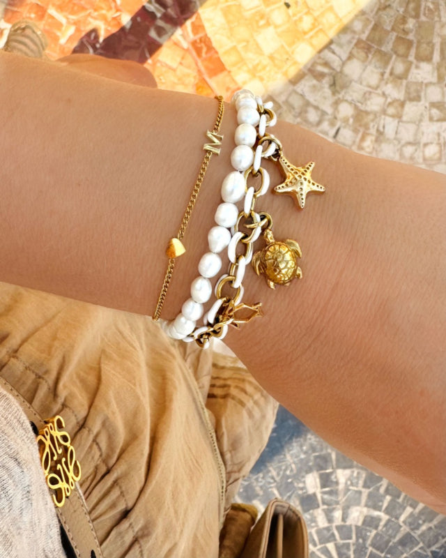 Mini Initial Bracelet with Heart Gold