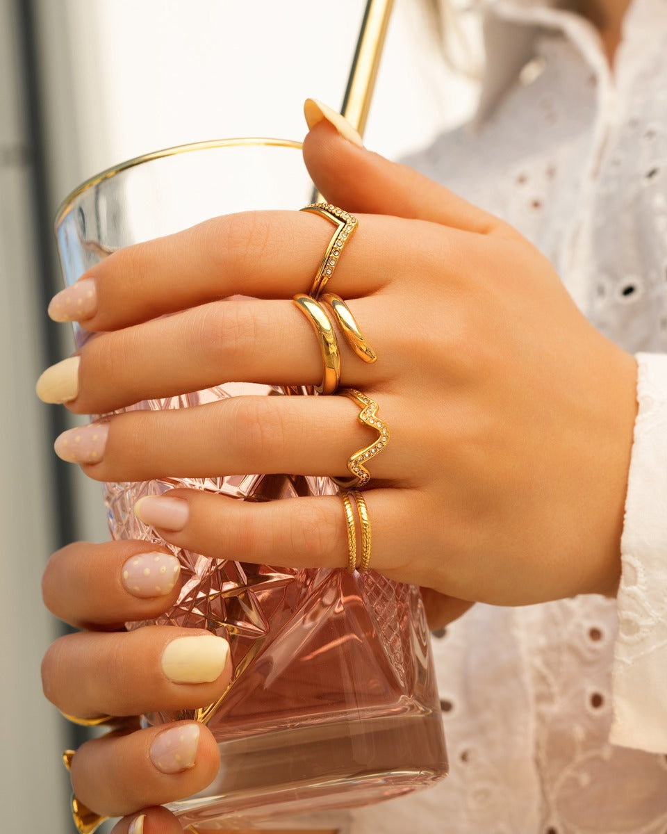 Wave Ring with Crystal Gold